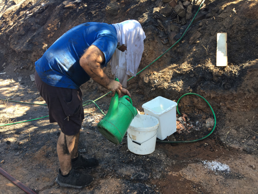 Φωτιά στην Κερατέα: Κάτοικος έσωσε τη μάνα και το σπίτι του από τις φλόγες στο Μαρκάτι - Βίντεο και φωτογραφίες