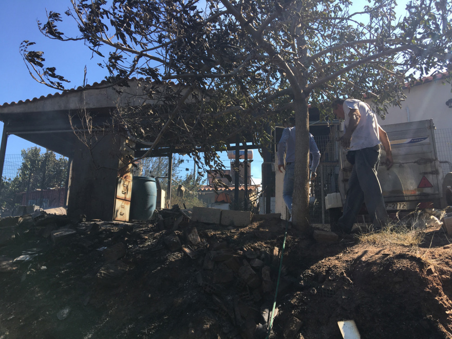 Φωτιά στην Κερατέα: Κάτοικος έσωσε τη μάνα και το σπίτι του από τις φλόγες στο Μαρκάτι - Βίντεο και φωτογραφίες