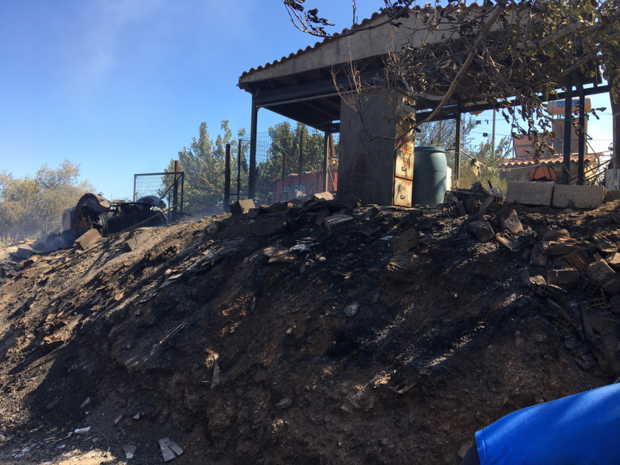 Φωτιά στην Κερατέα: Κάτοικος έσωσε τη μάνα και το σπίτι του από τις φλόγες στο Μαρκάτι - Βίντεο και φωτογραφίες