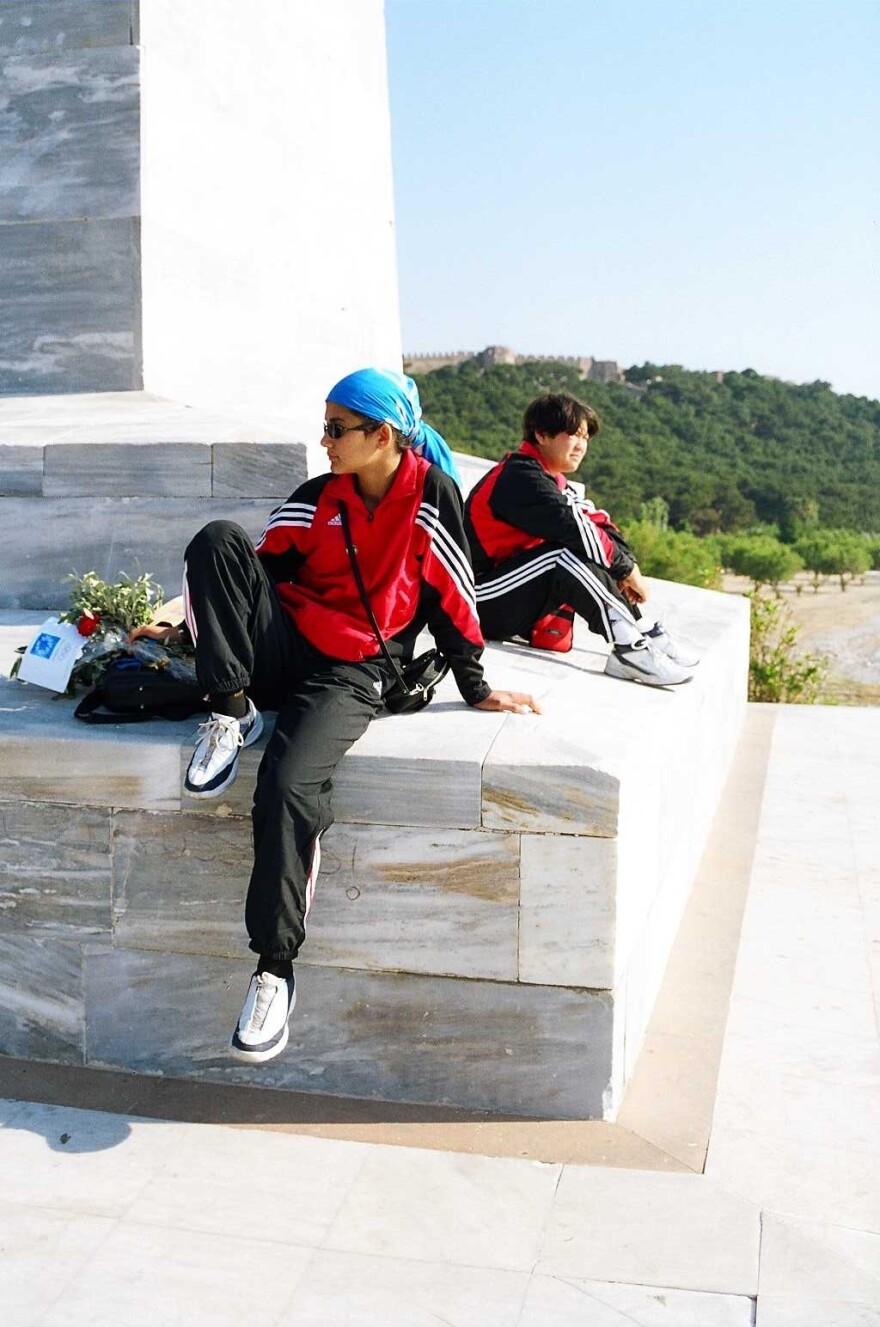 Οι πρώτες Αφγανές γυναίκες που πήραν μέρος σε Ολυμπιακούς Αγώνες μιλούν για τη βία των Ταλιμπάν