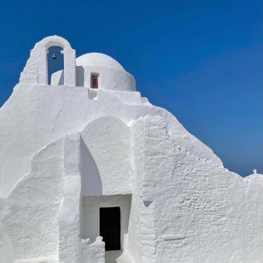 Κάρλα Μπρούνι: Η πρώην Πρώτη Κυρία της Γαλλίας κάνει διακοπές στην Ελλάδα - Δείτε φωτογραφίες