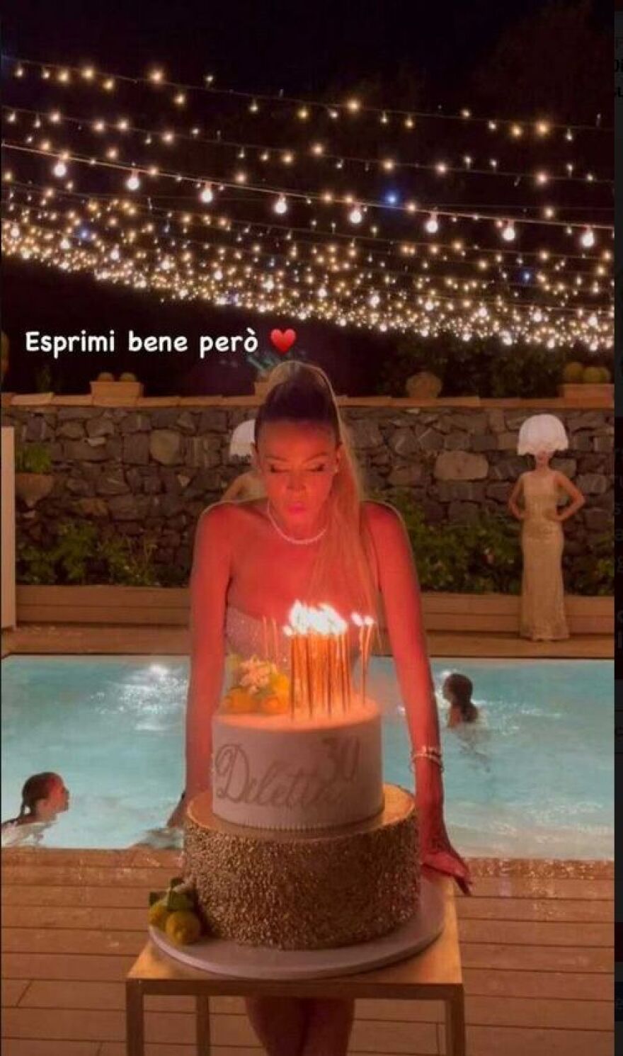 Σάλος στην Ιταλία με το πάρτι της Ντιλέτα Λεότα: «Ντροπιάζεις τη γυναικεία αξιοπρέπεια»