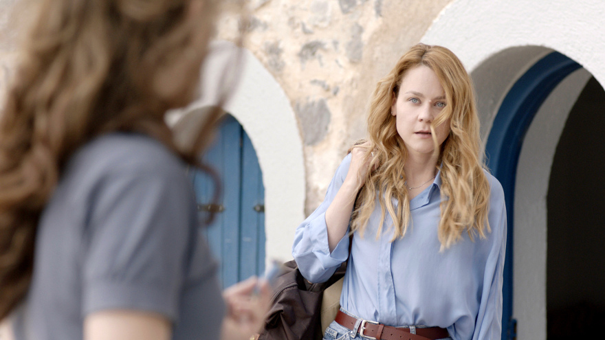 «Καρτ ποστάλ»: Η Λένα Παπαληγούρα και η Μελισσάνθη Μάχουτ στα γυρίσματα της νέας σειράς της ΕΡΤ