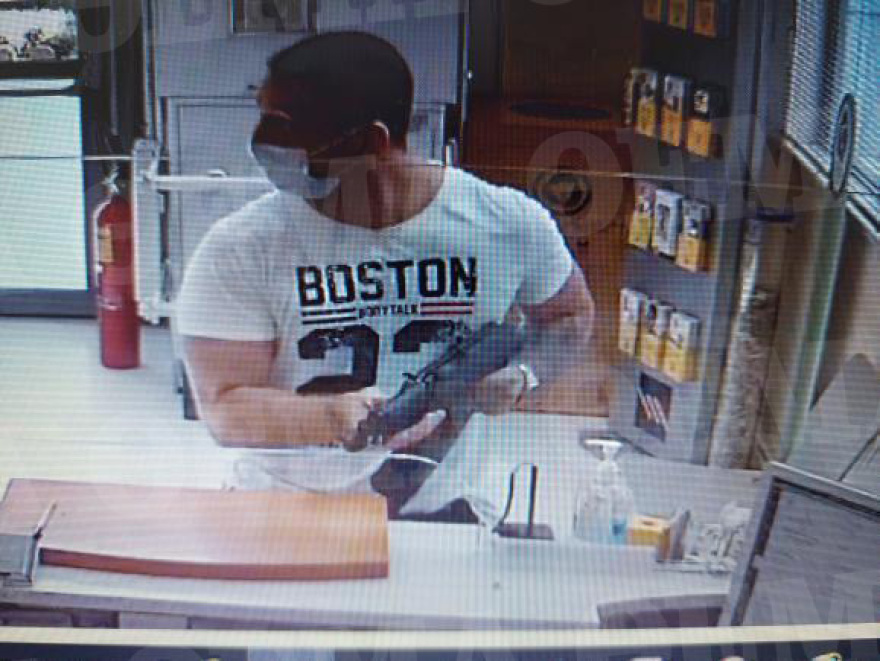 Ληστεία τράπεζας στη Μεταμόρφωση: Νέα φωτογραφικά ντοκουμέντα - Ανθρωποκυνηγητό της ΕΛ.ΑΣ. για τον δράστη 