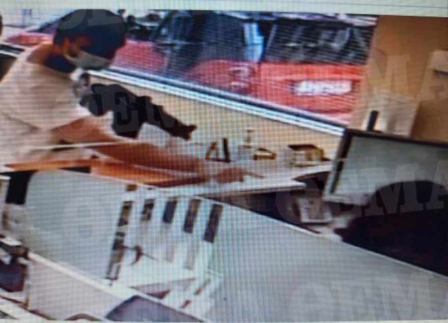 Ληστεία τράπεζας στη Μεταμόρφωση: Νέα φωτογραφικά ντοκουμέντα - Ανθρωποκυνηγητό της ΕΛ.ΑΣ. για τον δράστη 