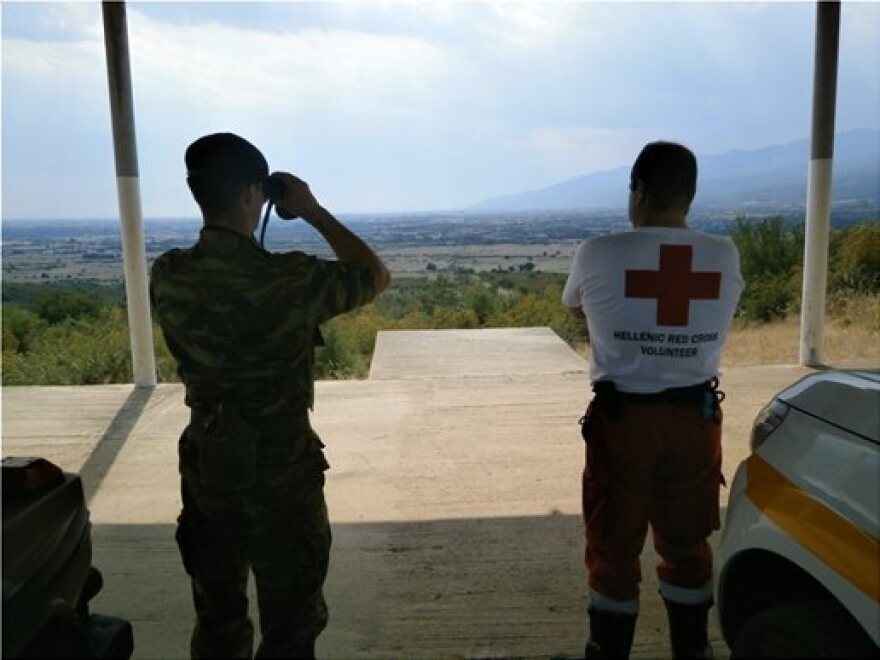 Στρατός και Αστυνομία στα δάση για να προλάβουν τις πυρκαγιές - Δείτε βίντεο και φωτογραφίες από τις περιπολίες