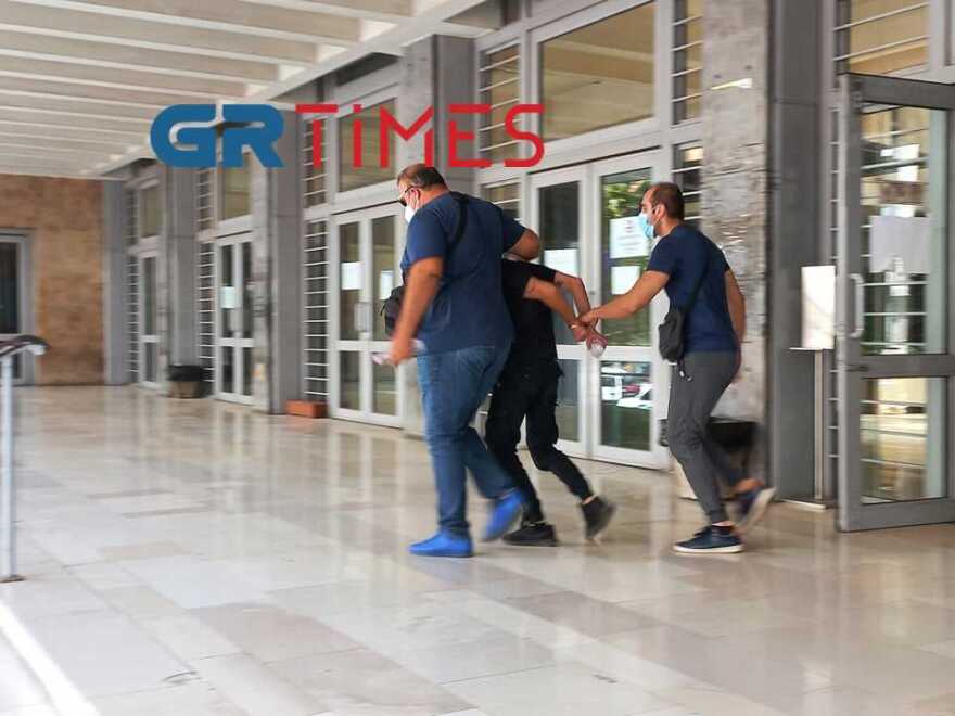 Θεσσαλονίκη: Κακουργηματική δίωξη στον 25χρονο που μαχαίρωσε και σκότωσε σκύλο