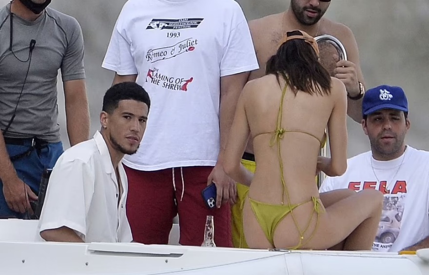 Κένταλ Τζένερ: Ζει τον έρωτά της στην Ιταλία με τον NBAer Ντέβιν Μπούκερ