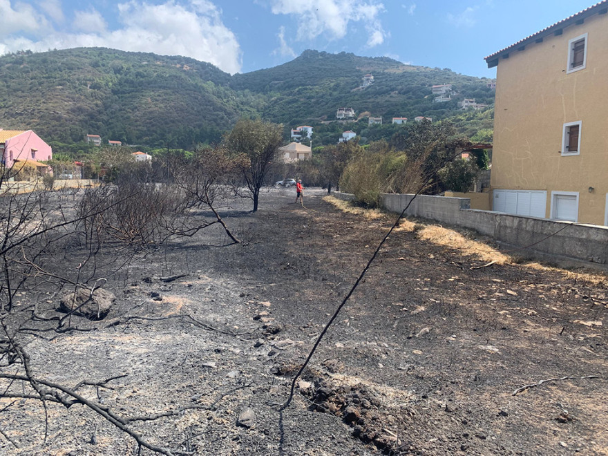 Φωτιά στο Μαρμάρι: Δείτε βίντεο και φωτογραφίες από τα σημεία που πέρασαν οι φλόγες