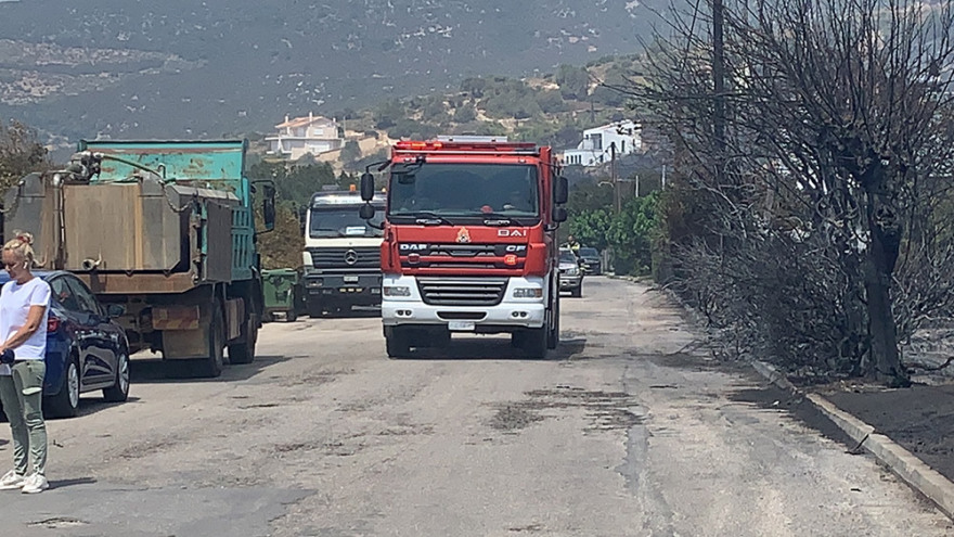 Φωτιά στο Μαρμάρι: Δείτε βίντεο και φωτογραφίες από τα σημεία που πέρασαν οι φλόγες