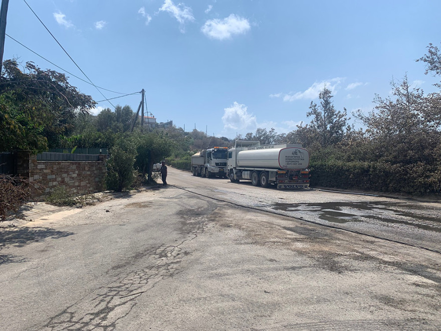 Φωτιά στο Μαρμάρι: Δείτε βίντεο και φωτογραφίες από τα σημεία που πέρασαν οι φλόγες