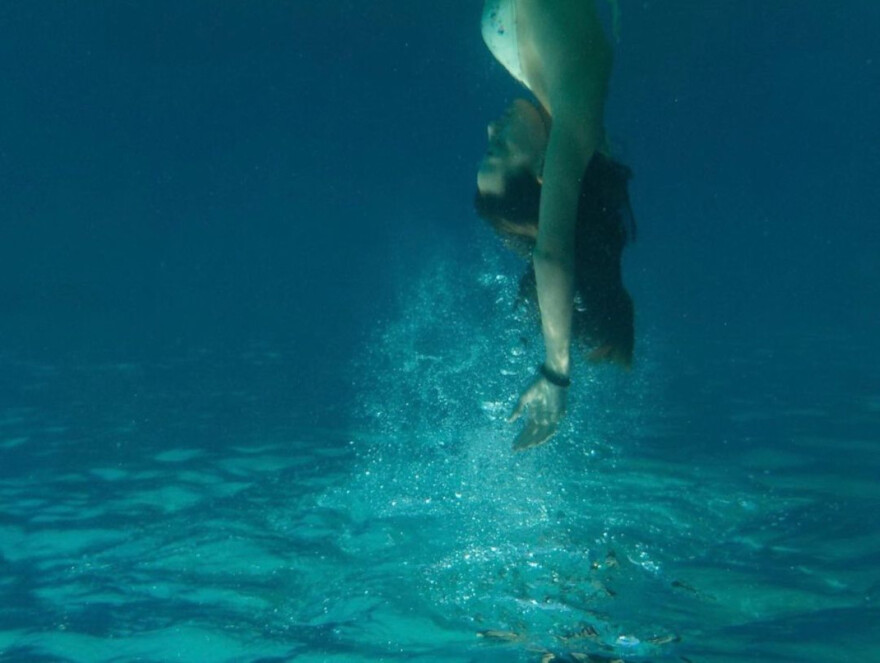 Μαρία Βοσκοπούλου: Οι εντυπωσιακές καλοκαιρινές λήψεις κάτω από το νερό 