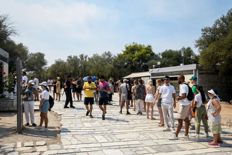 100.000 τουρίστες την ημέρα τον Αύγουστο