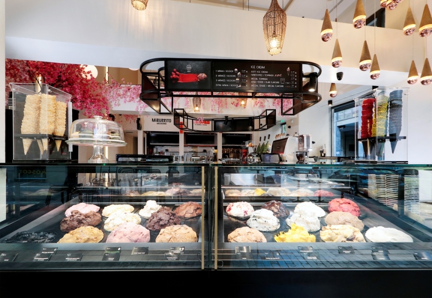 Και όμως η γεύση ανθίζει... στο νέο κατάστημα παγωτού Kayak