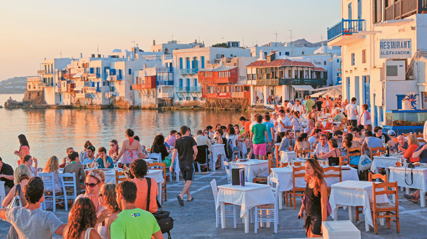 100.000 τουρίστες την ημέρα τον Αύγουστο