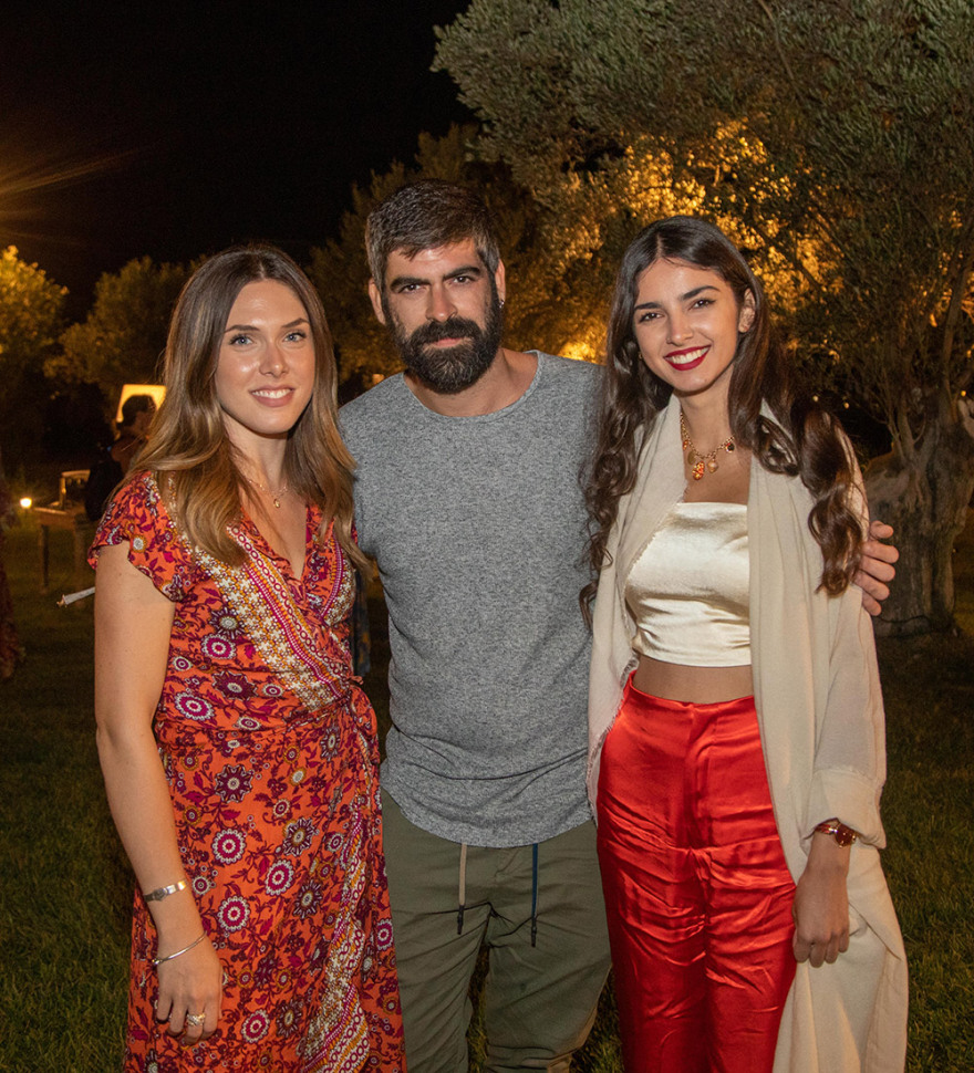  «Η Γη της Ελιάς»: Όλοι οι πρωταγωνιστές έδωσαν το παρόν στην  avant-première της σειράς (Φωτογραφίες)