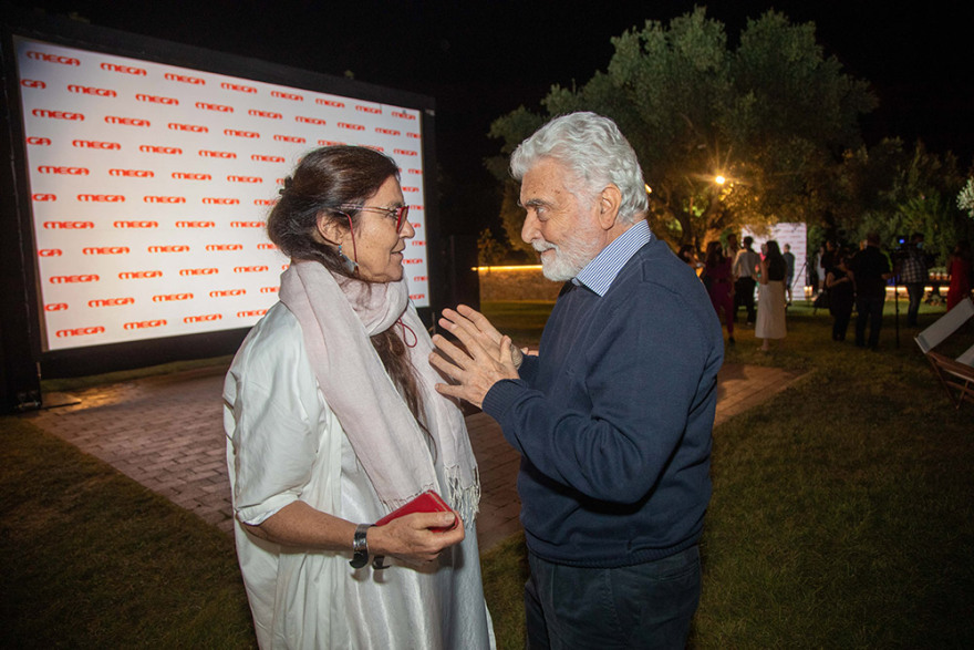  «Η Γη της Ελιάς»: Όλοι οι πρωταγωνιστές έδωσαν το παρόν στην  avant-première της σειράς (Φωτογραφίες)