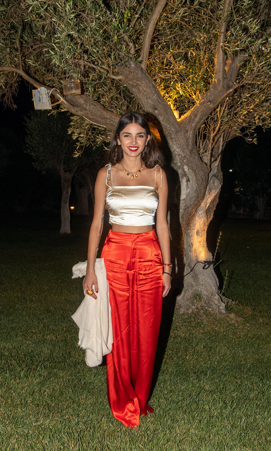  «Η Γη της Ελιάς»: Όλοι οι πρωταγωνιστές έδωσαν το παρόν στην  avant-première της σειράς (Φωτογραφίες)