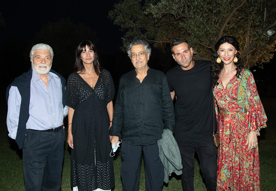  «Η Γη της Ελιάς»: Όλοι οι πρωταγωνιστές έδωσαν το παρόν στην  avant-première της σειράς (Φωτογραφίες)