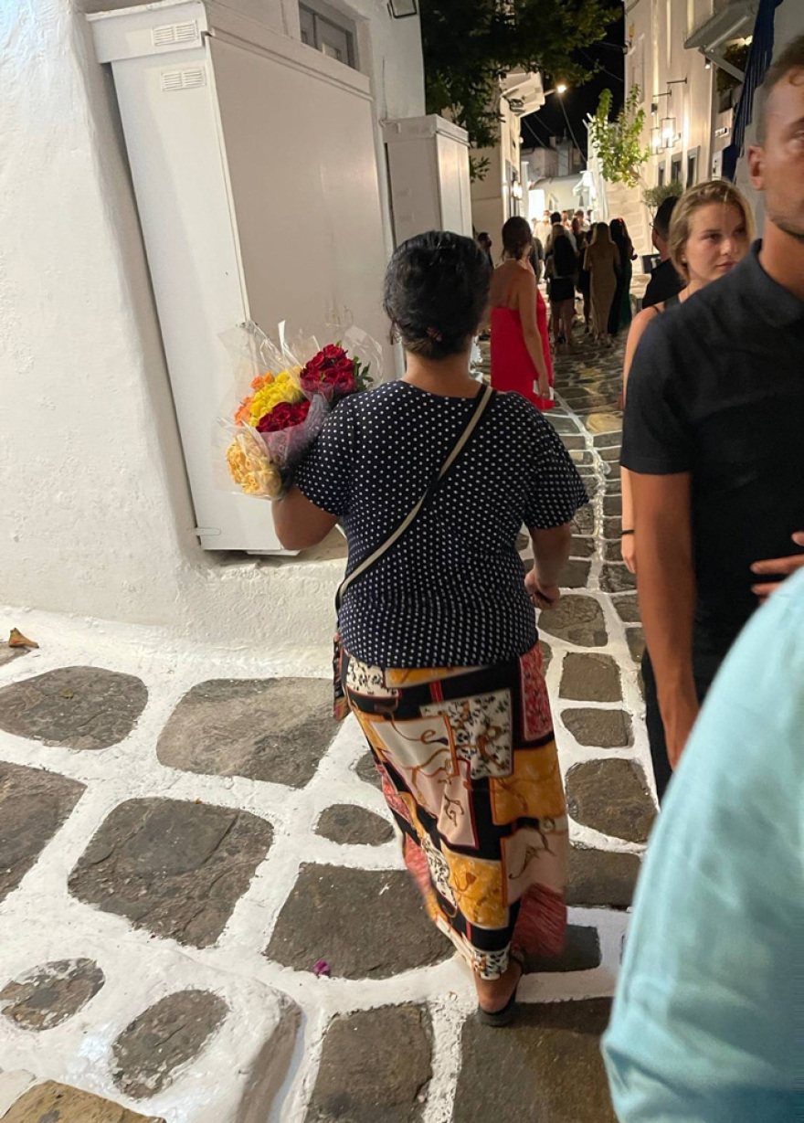 Μύκονος: Επαιτεία και κλοπές από ανήλικους «πορτοφολάδες» Ρομά δίπλα σε τουρίστες