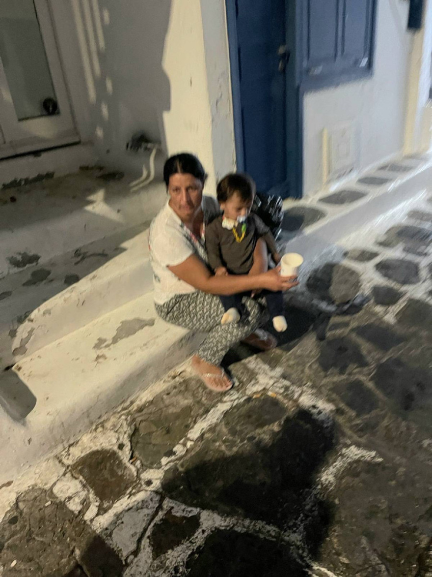 Μύκονος: Επαιτεία και κλοπές από ανήλικους «πορτοφολάδες» Ρομά δίπλα σε τουρίστες