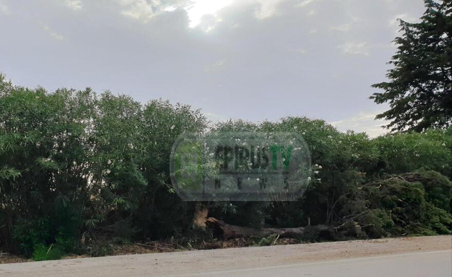 Ισχυρές καταιγίδες σάρωσαν την Κεντρική και Δυτική Ελλάδα  - Αγνοείται ψαράς μετά από μπουρίνι στην Αμφιλοχία