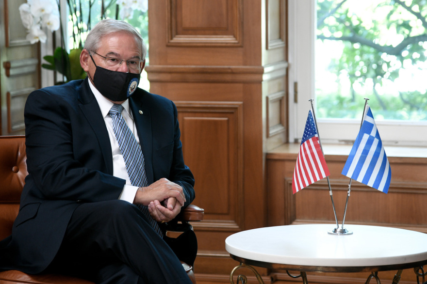 Μενέντεζ σε Μητσοτάκη για πυρκαγιές: «Η απώλεια της περιουσίας προκαλεί πόνο αλλά οι ανθρώπινες ζωές είναι ό,τι πιο σημαντικό»