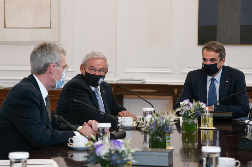 Μενέντεζ σε Μητσοτάκη για πυρκαγιές: «Η απώλεια της περιουσίας προκαλεί πόνο αλλά οι ανθρώπινες ζωές είναι ό,τι πιο σημαντικό»