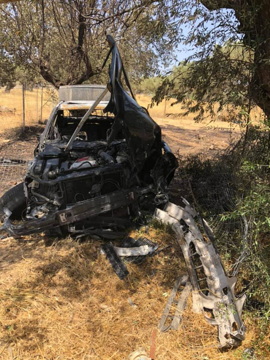 Τροχαίο στην Κερατέα: Αυτοκίνητο καρφώθηκε σε δέντρο και τυλίχτηκε στις φλόγες