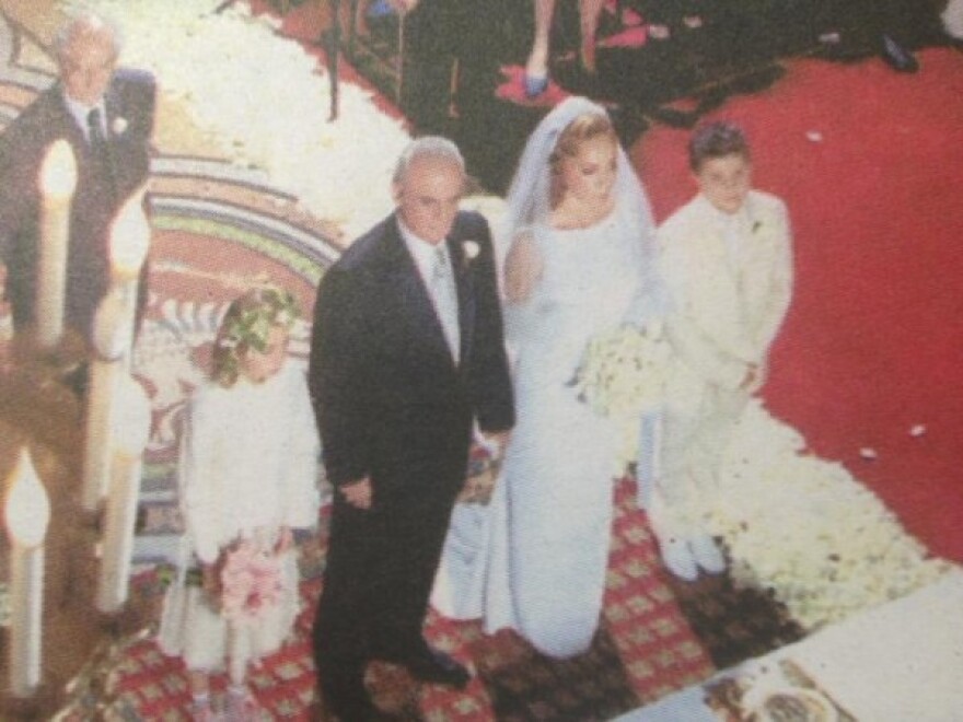 Άκης Τσοχατζόπουλος - Βίκυ Σταμάτη: Ο μυθικός γάμος στο Παρίσι, η glam ζωή και η σκληρή αποκαθήλωση