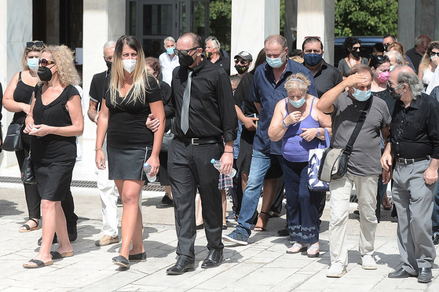 Ανέστης Βλάχος: Θλίψη και συγκίνηση στην κηδεία του αγαπημένου «κακού» του ελληνικού κινηματογράφου