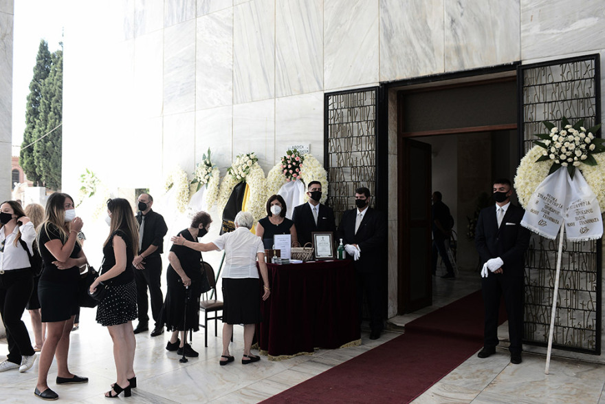 Ανέστης Βλάχος: Θλίψη και συγκίνηση στην κηδεία του αγαπημένου «κακού» του ελληνικού κινηματογράφου