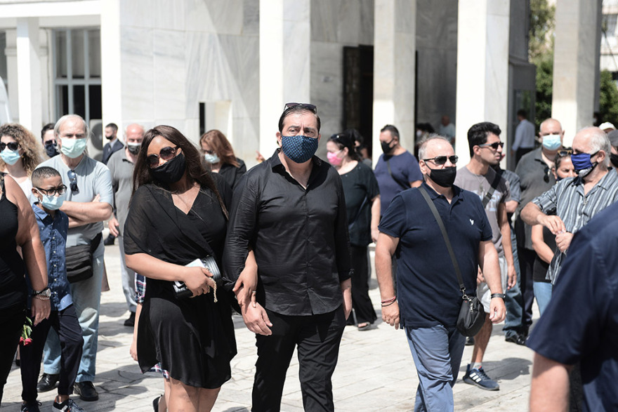 Ανέστης Βλάχος: Θλίψη και συγκίνηση στην κηδεία του αγαπημένου «κακού» του ελληνικού κινηματογράφου