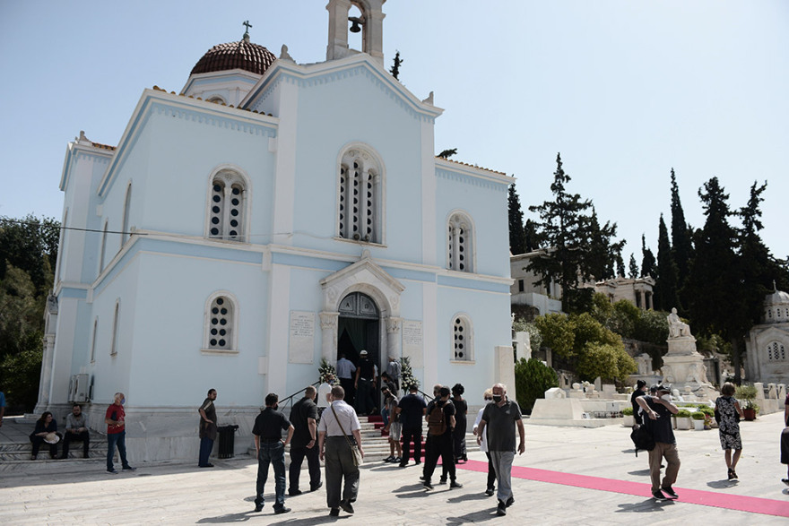Ανέστης Βλάχος: Θλίψη και συγκίνηση στην κηδεία του αγαπημένου «κακού» του ελληνικού κινηματογράφου