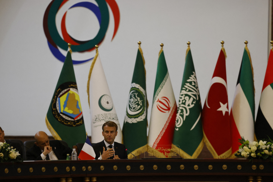 Στη Βαγδάτη o Μακρόν με τους ηγέτες των χωρών της Μέσης Ανατολής κατά της τρομοκρατίας