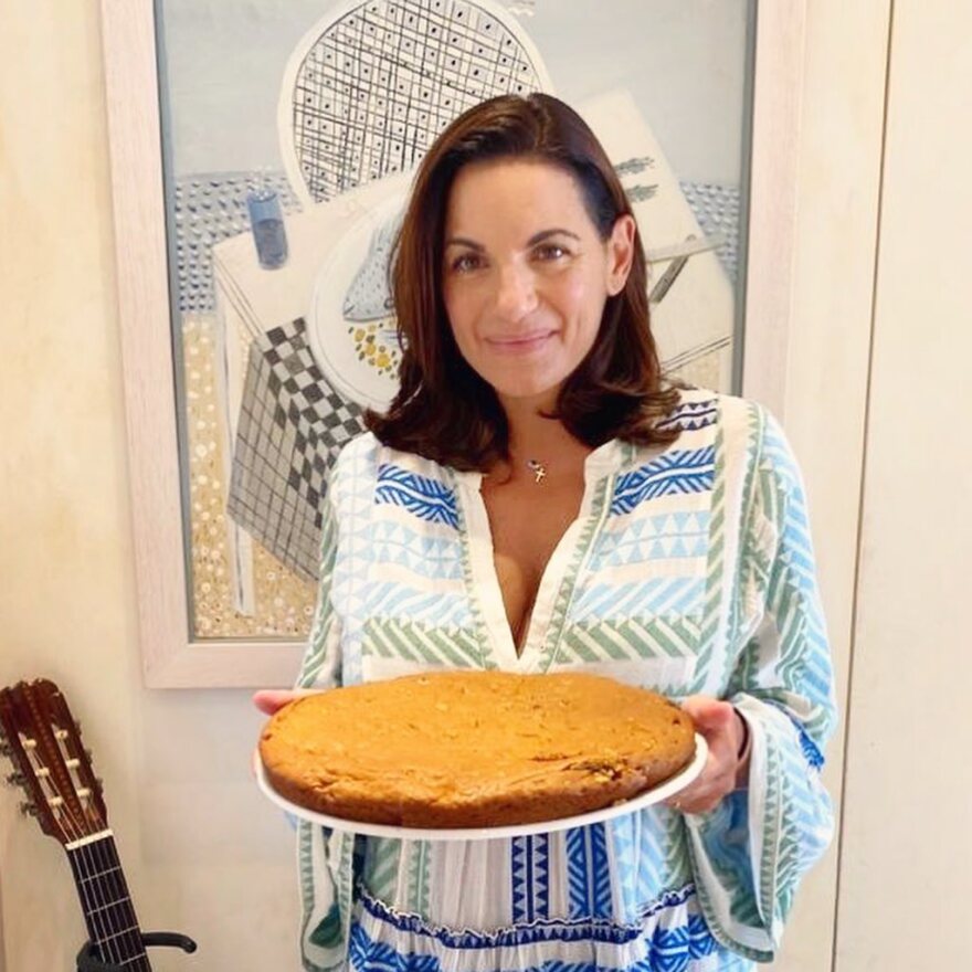 Η Όλγα Κεφαλογιάννη έφτιαξε φανουρόπιτα και έδωσε τη συνταγή