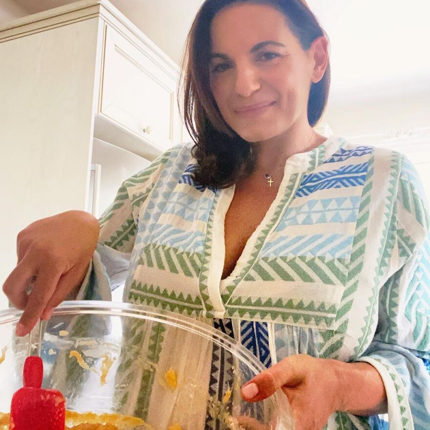 Η Όλγα Κεφαλογιάννη έφτιαξε φανουρόπιτα και έδωσε τη συνταγή