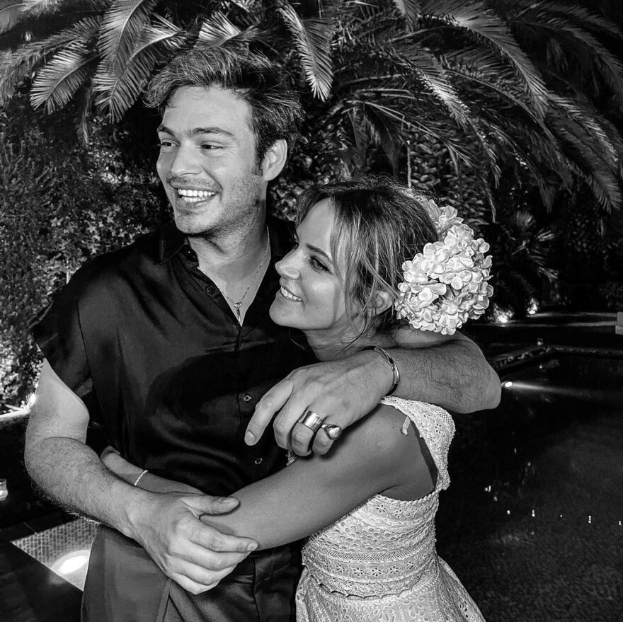 Μύρωνας Στρατής - Κατερίνα Ζαπάρδα: Το γαμήλιο γλέντι και τα δύο νυφικά!