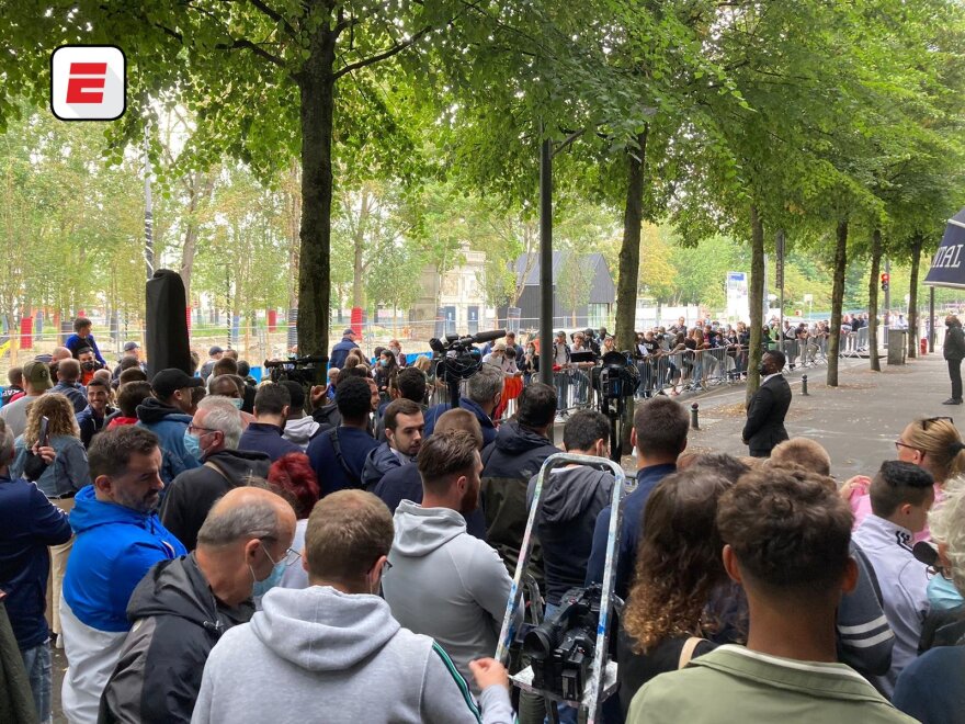 Λιονέλ Μέσι: Πρωτοφανής φρενίτιδα από χιλιάδες οπαδούς στο Παρίσι - Δείτε βίντεο και φωτογραφίες