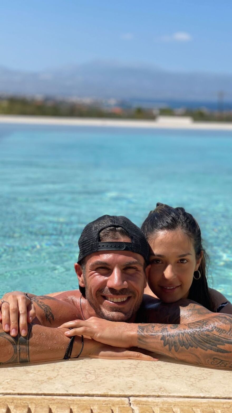 Άκης Πετρετζίκης - Κωνσταντίνα Παπαμιχαήλ: Φωτογραφίες από τις διακοπές τους - Πολύ γυμνασμένος ο σεφ