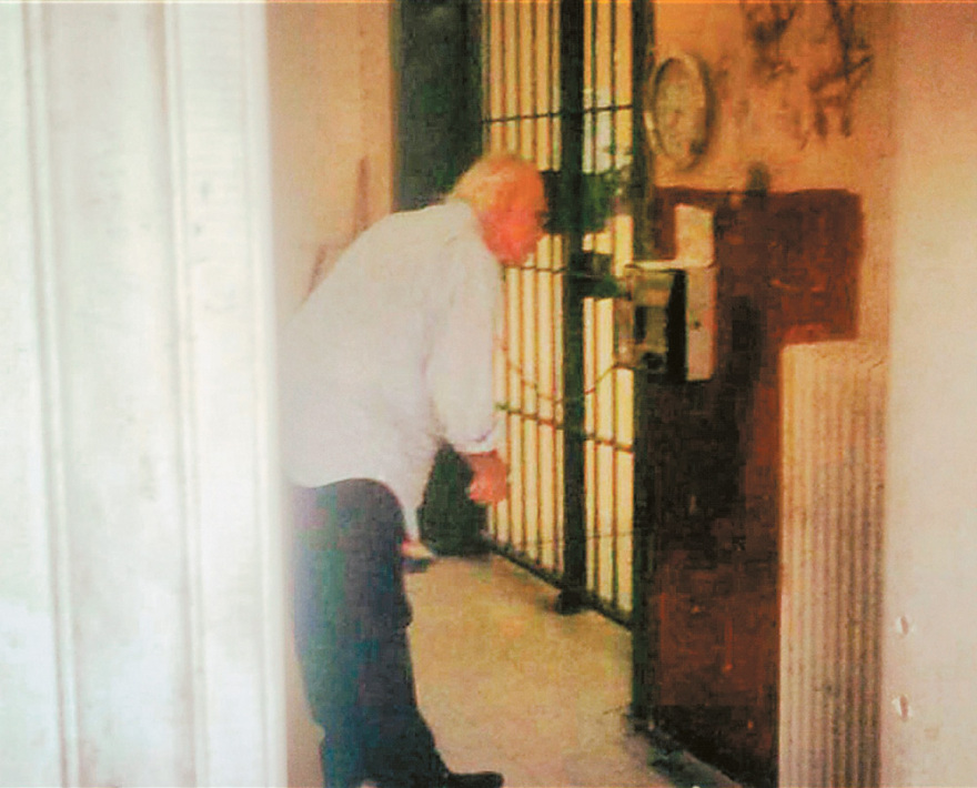 Άκης Τσοχατζόπουλος: Ο άνθρωπος που «στοίχειωσε» το ΠΑΣΟΚ