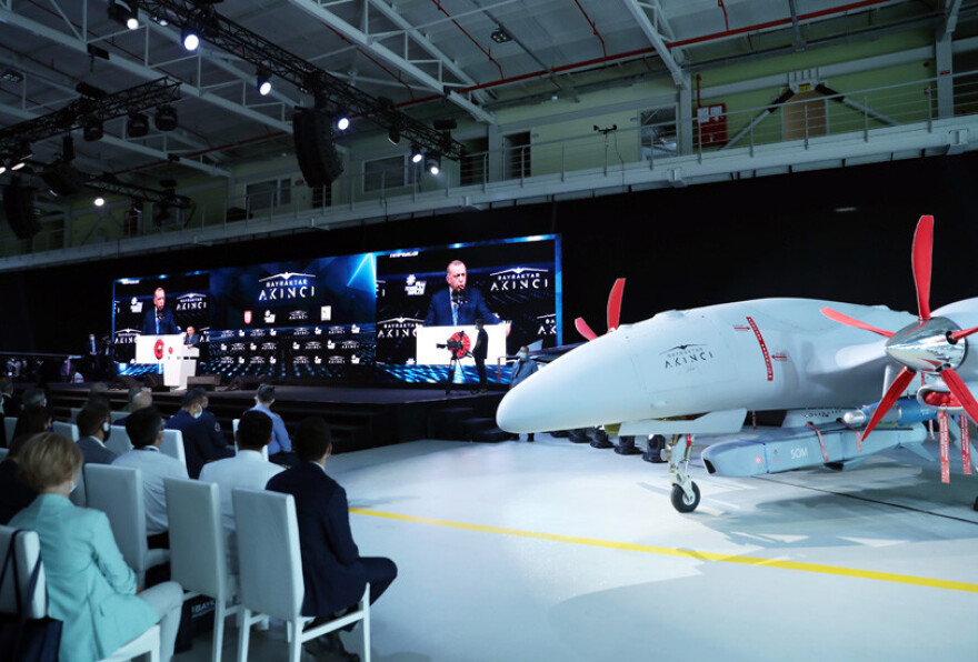 Η Τουρκία απέκτησε και πολεμικό drone - Ξεσαλώνει ο Ερντογάν: «Πρέπει να μας ρωτούν και πέτρα να θέλουν να μετακινήσουν»