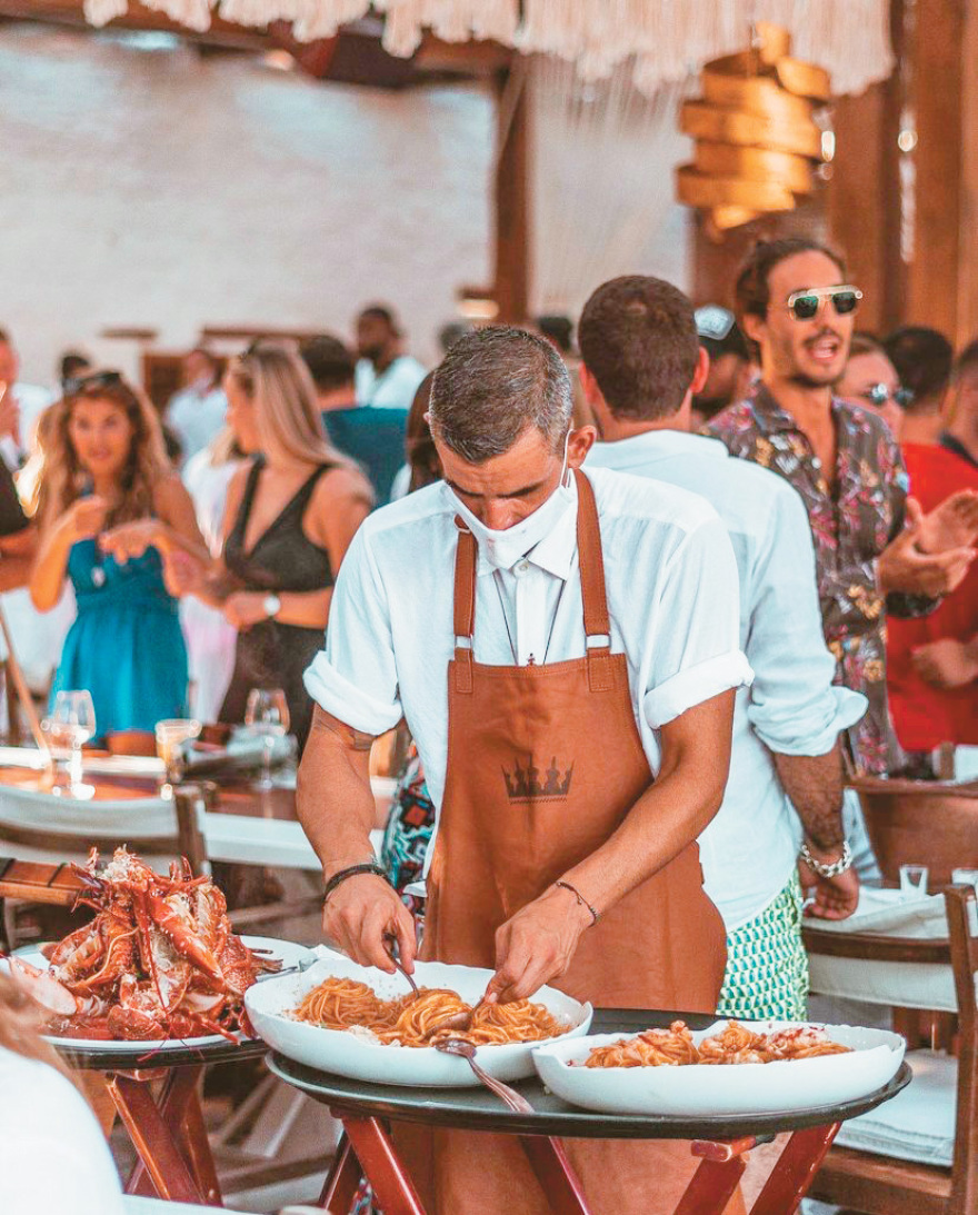 Μύκονος: «Πέταξε» 40% πάνω από το 2019 η τουριστική κίνηση στο νησί των ανέμων 