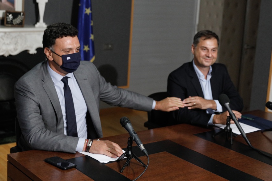 Θεοχάρης σε Κικίλια: «Μπροστά σου έχεις έναν αγώνα που δεν λήγει ποτέ»