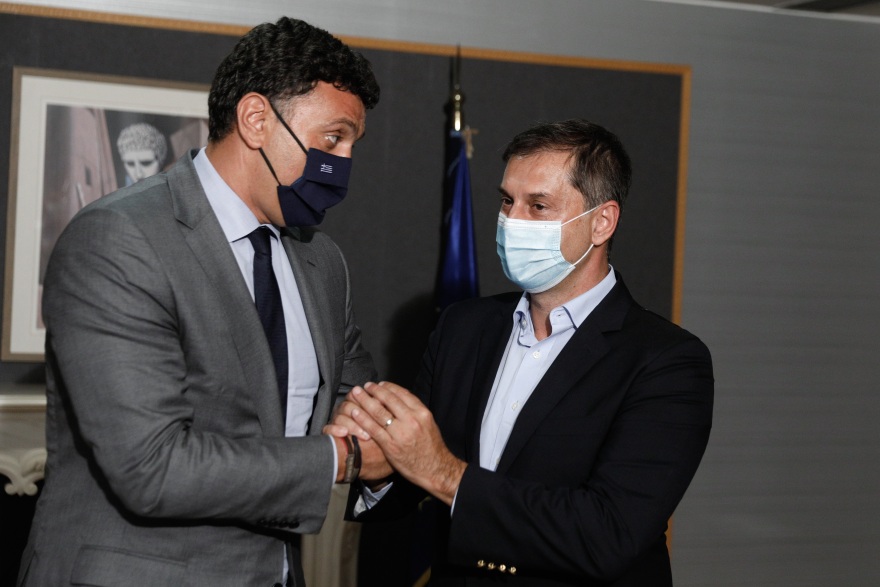 Θεοχάρης σε Κικίλια: «Μπροστά σου έχεις έναν αγώνα που δεν λήγει ποτέ»