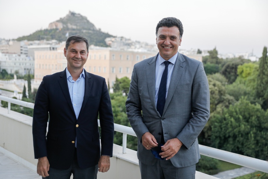 Θεοχάρης σε Κικίλια: «Μπροστά σου έχεις έναν αγώνα που δεν λήγει ποτέ»