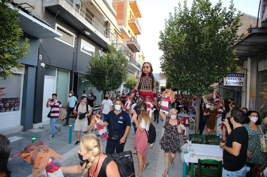 Λάρισα: Επεισοδιακή υποδοχή της «Αμάλ» - Ματ, πέτρες και προπηλακισμοί (βίντεο και φωτογραφίες)