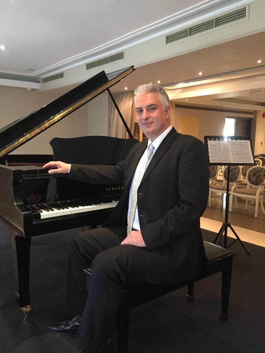  Κωνσταντίνος Π. Καράμπελας – Σγούρδας: Υπάρχουν πολλοί προικισμένοι μουσικοί στην Ελλάδα αλλά όχι αρκετές ευκαιρίες