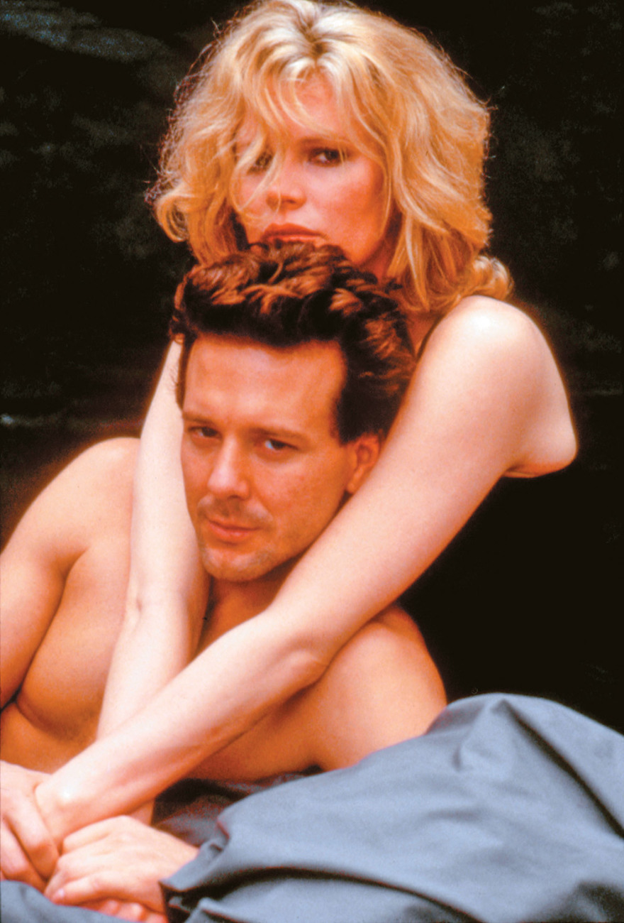 Μίκι Ρουρκ στον Δημήτρη Δανίκα: «Ολα τα έχασα, ακόμα και την ψυχή μου... Το παραδέχομαι, είμαι ρεμάλι»