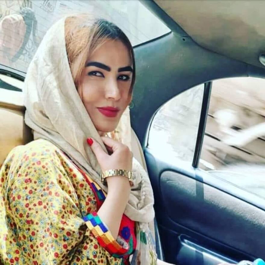 Γκουλαφρόζ Εμπτεκάρ: Το σύμβολο χειραφέτησης των γυναικών στο Αφγανιστάν μιλά για τις θηριωδίες των Ταλιμπάν 